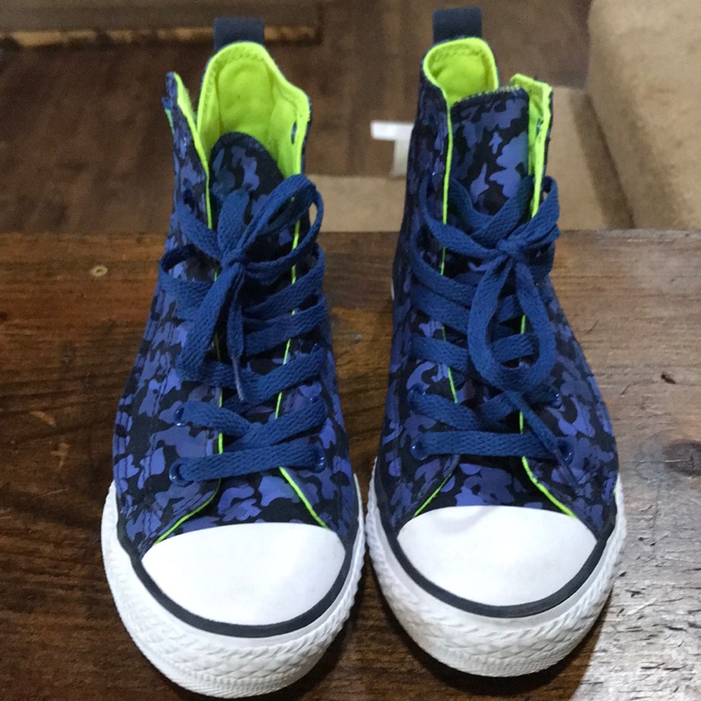 Converse chuck Taylor’s size 2.5